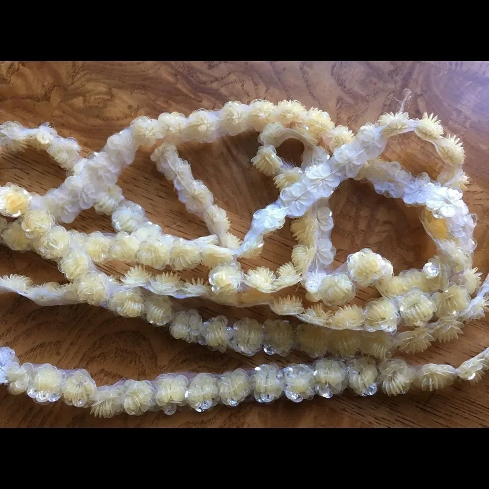 CREAM SEQUIN Rossettes